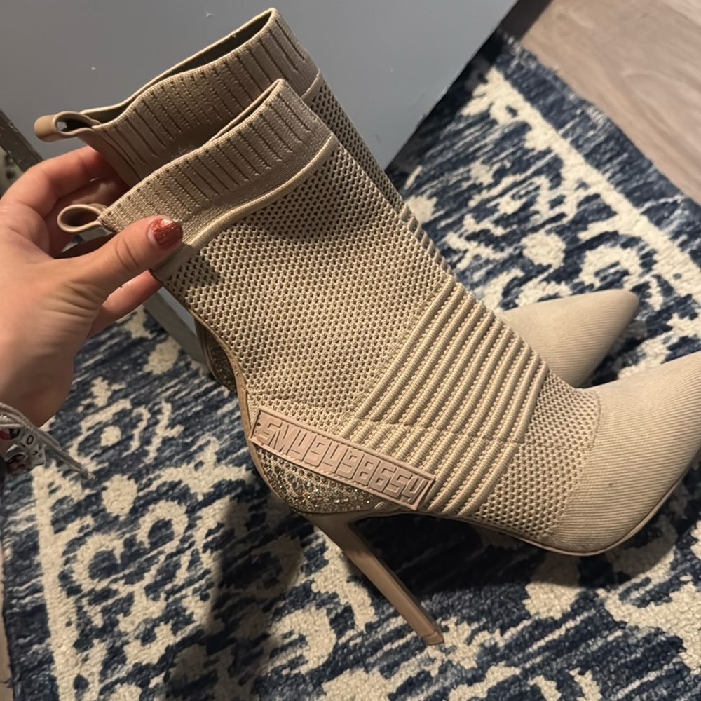 High heel boots